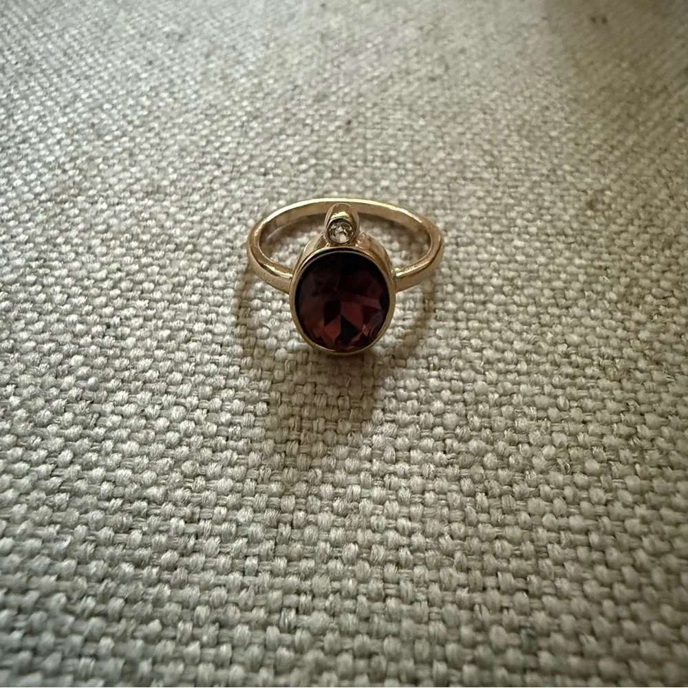 Park Lane Women’s Size 8 Gold Ring with Purple Gemstone - Picture 2 of 3